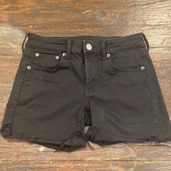 American Eagle Black Mid Rise Midi Stretch Cutoff Shorts in a size 4 - Picture 1 of 4